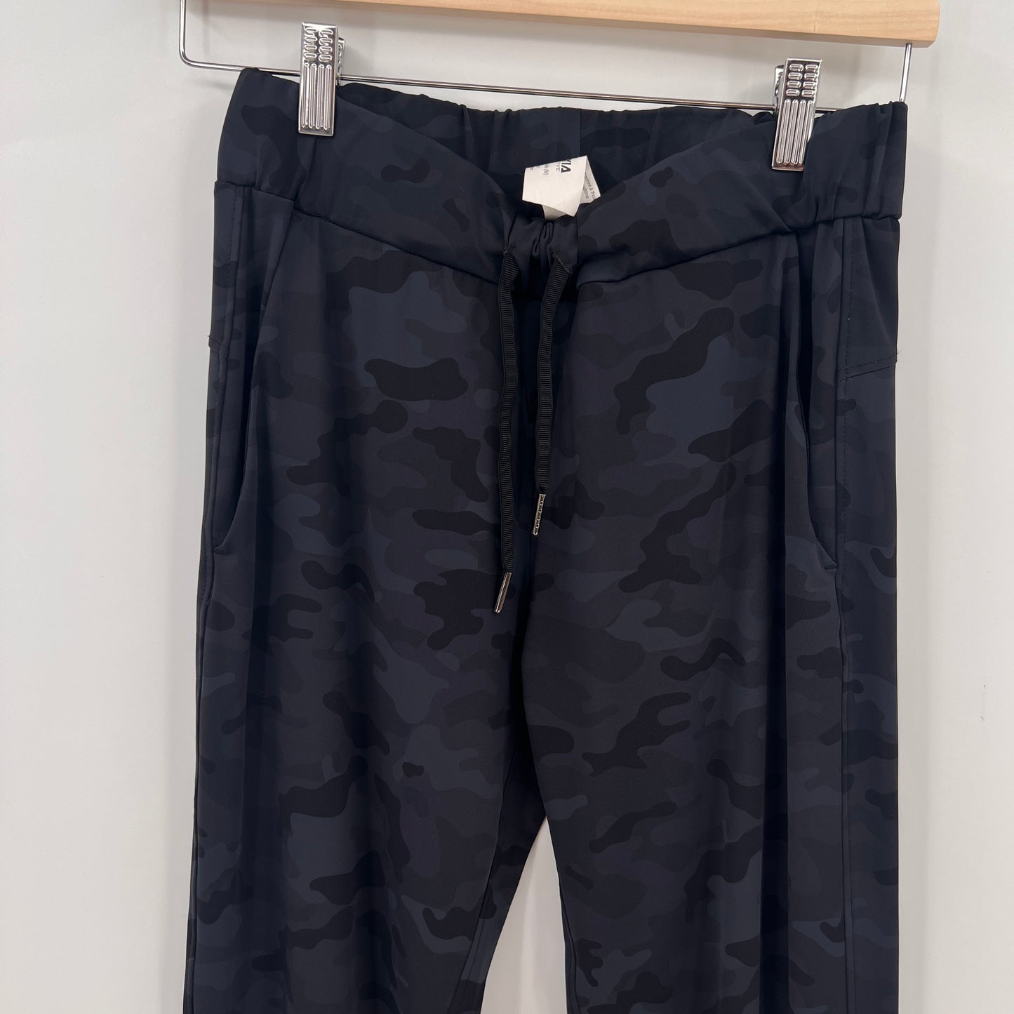 Zyia Dark Camo Joggers M