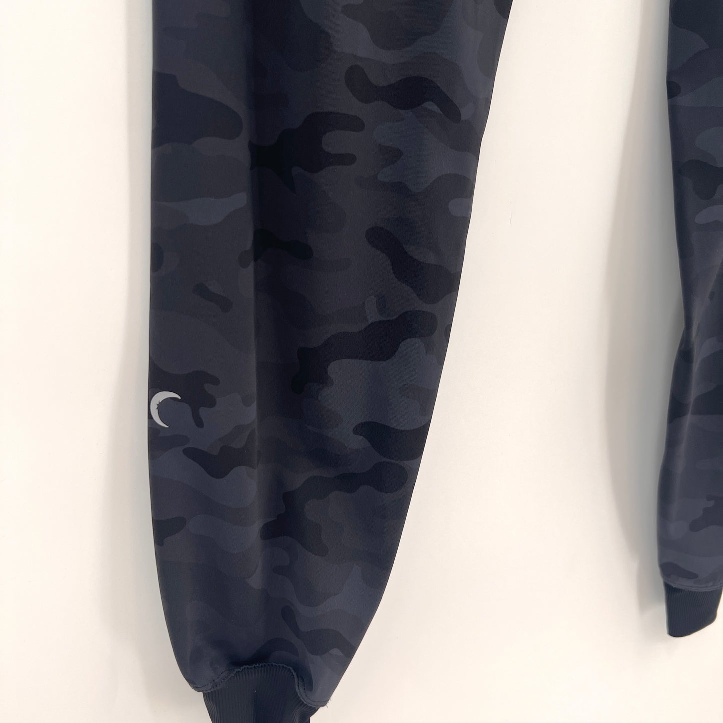 Zyia Dark Camo Joggers M