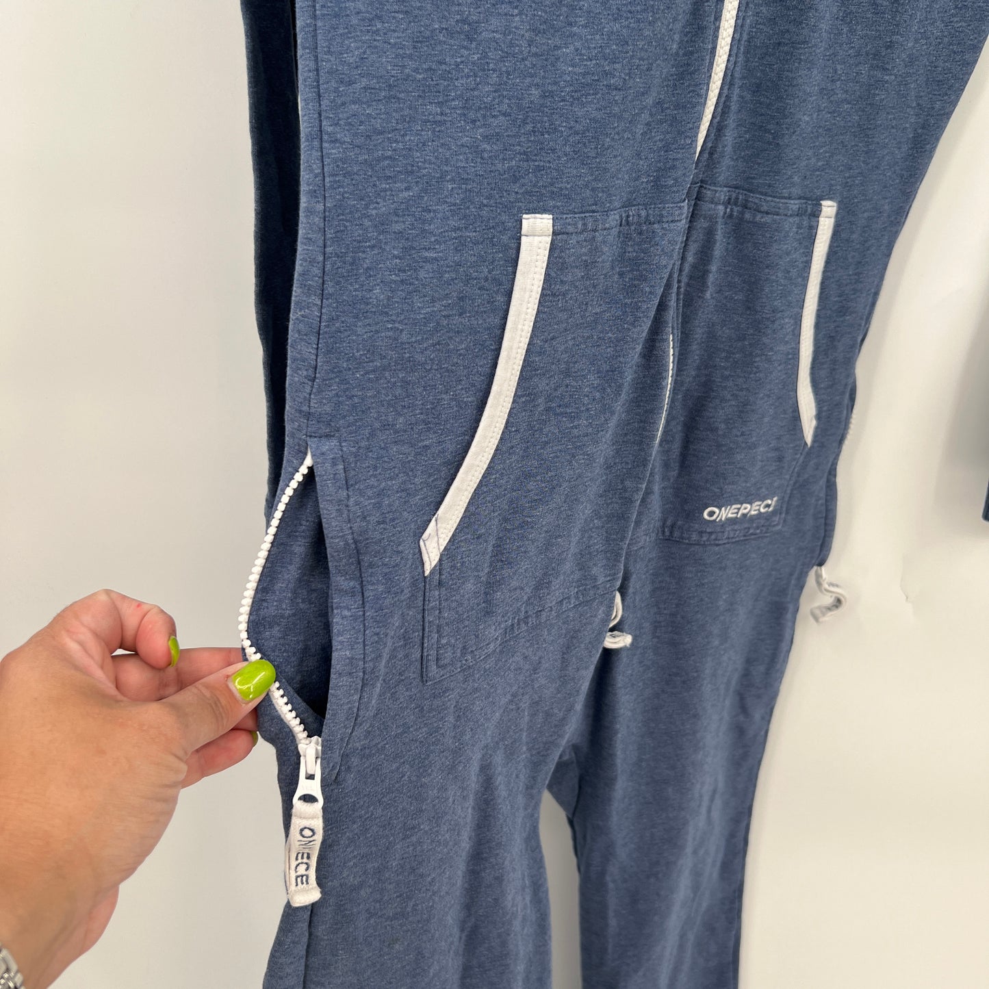 SOLD. Onepiece Fitted Onesies M