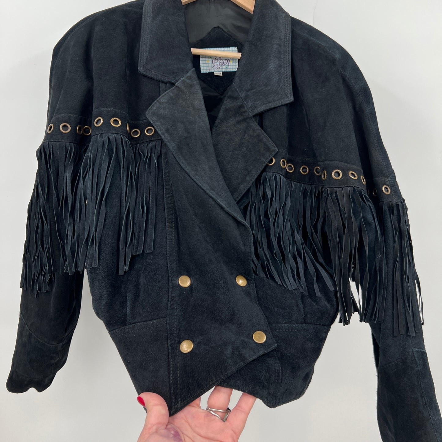 SOLD. Vintage Very Trendy Cropped Fringed Leather Jacket M