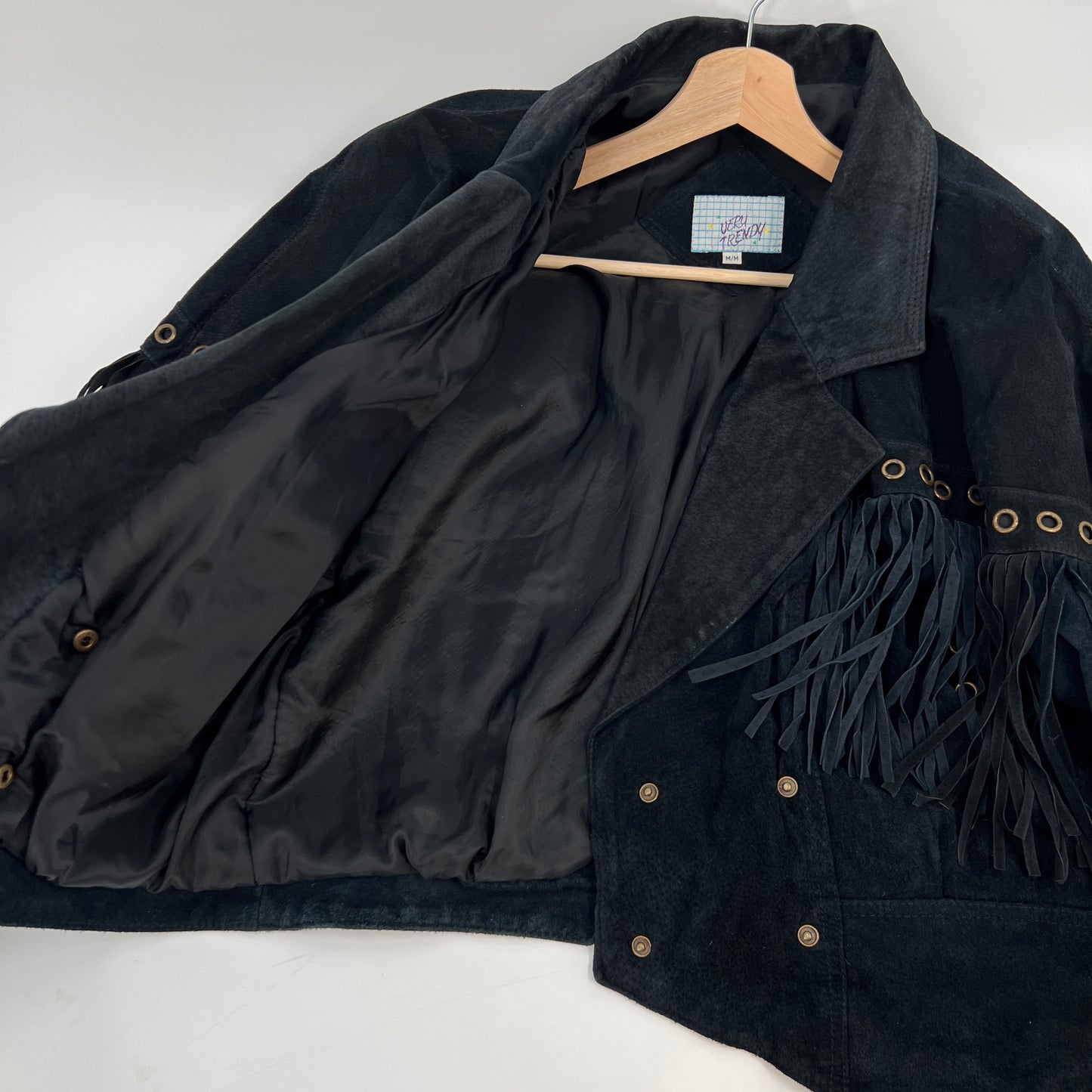 SOLD. Vintage Very Trendy Cropped Fringed Leather Jacket M
