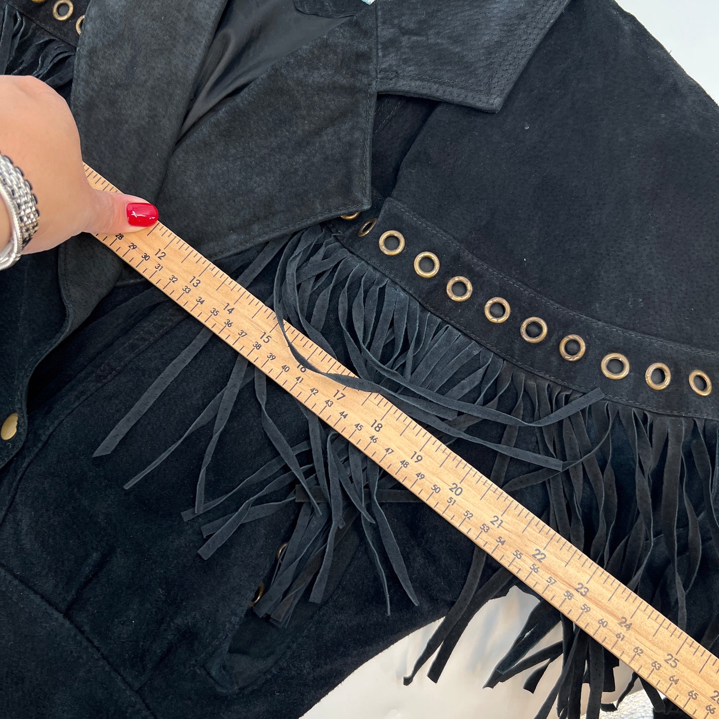 SOLD. Vintage Very Trendy Cropped Fringed Leather Jacket M