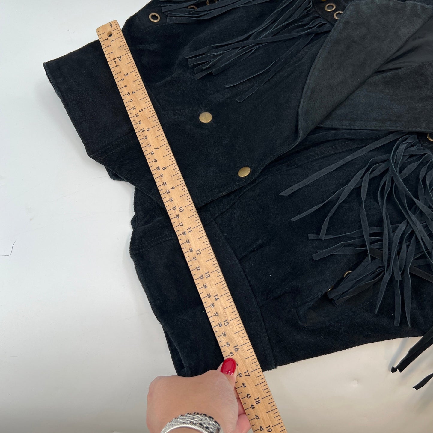 SOLD. Vintage Very Trendy Cropped Fringed Leather Jacket M