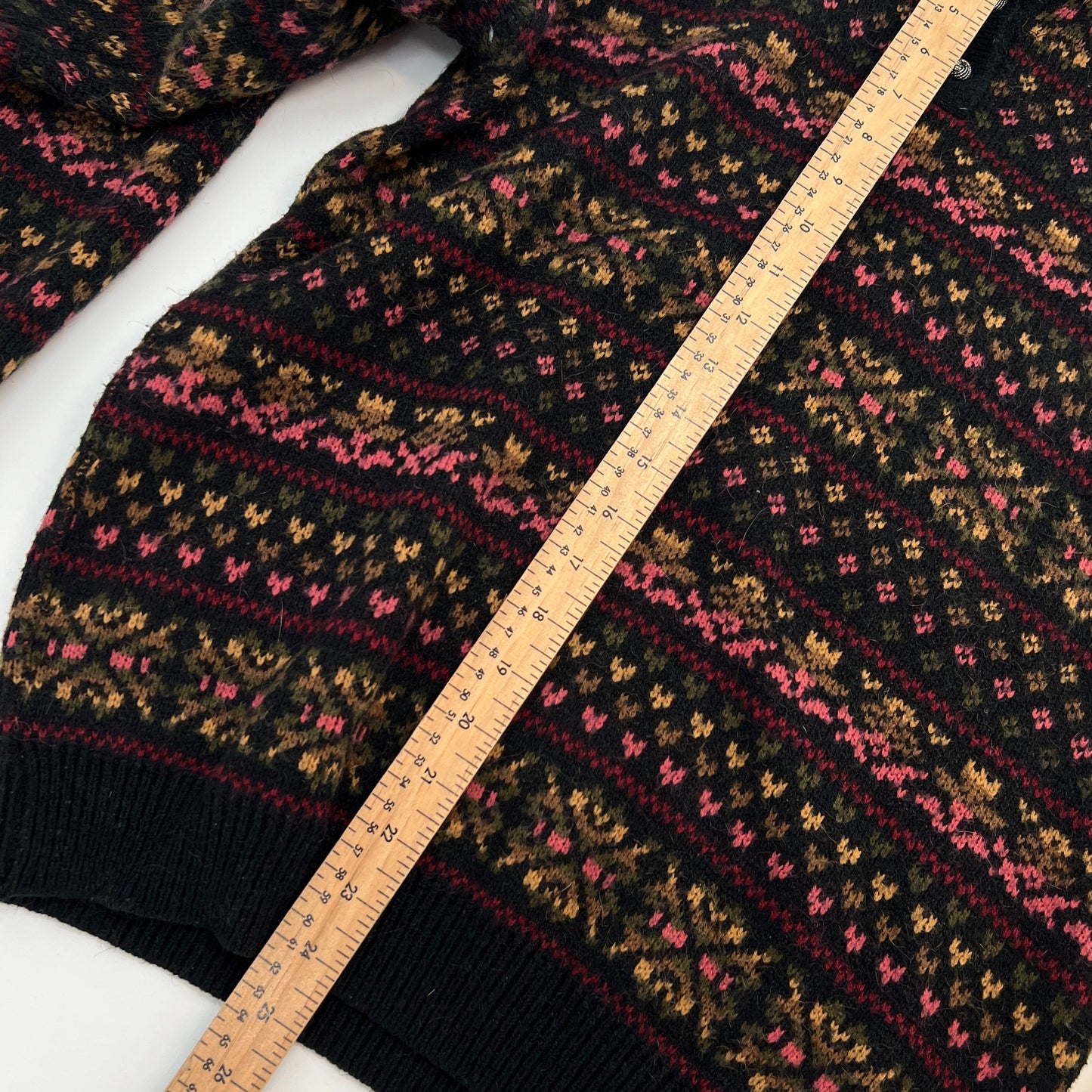 SOLD. Vintage Yessica Sweater M/L