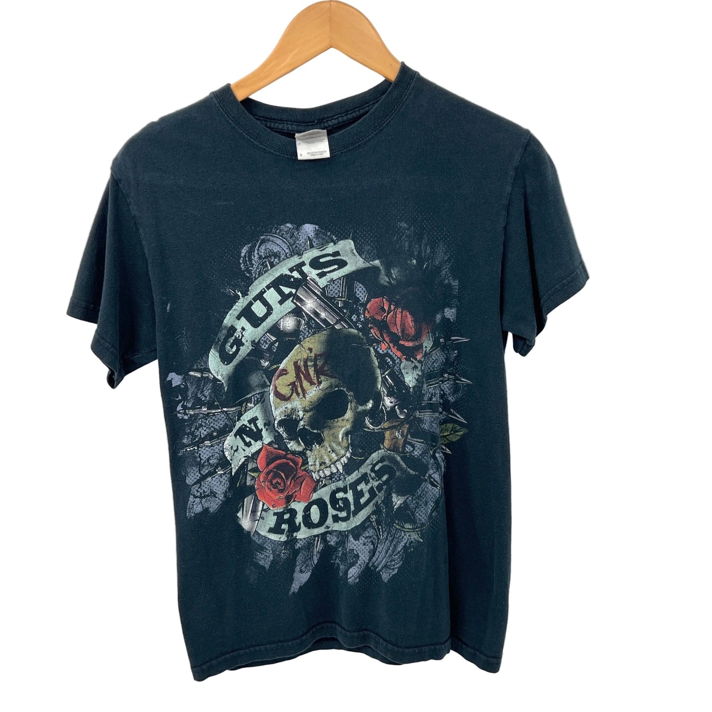 Gildan Skull and Roses Guns & Roses T-shirt