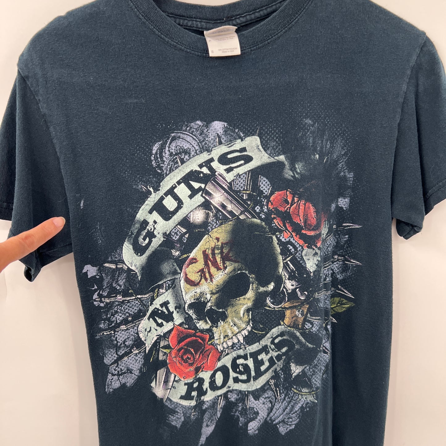 Gildan Skull and Roses Guns & Roses T-shirt