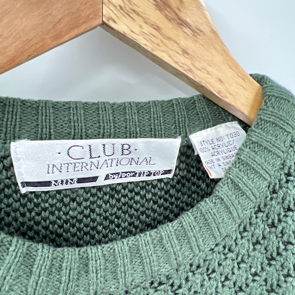 Vintage Club International Crewneck Knit Sweater