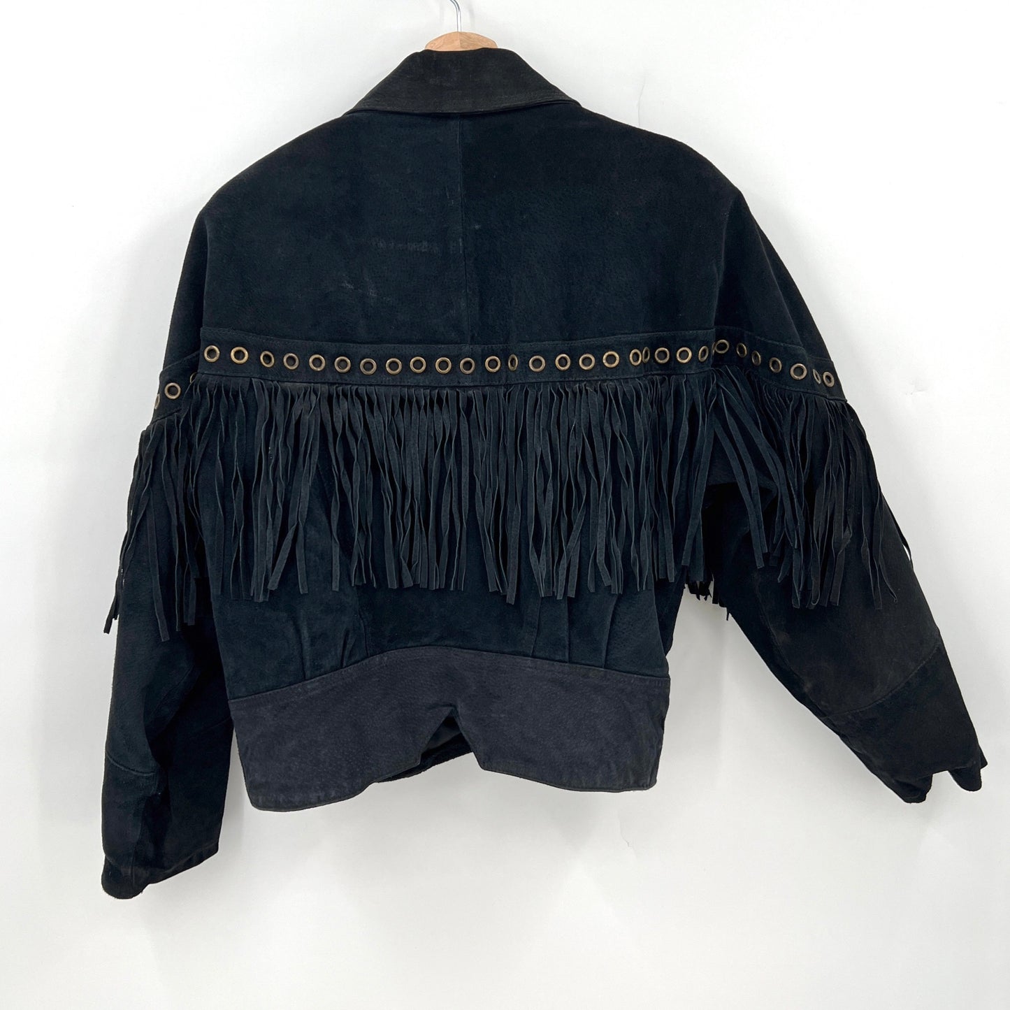 SOLD. Vintage Very Trendy Cropped Fringed Leather Jacket M
