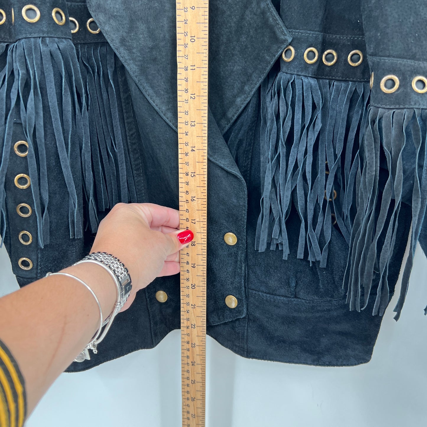 SOLD. Vintage Very Trendy Cropped Fringed Leather Jacket M