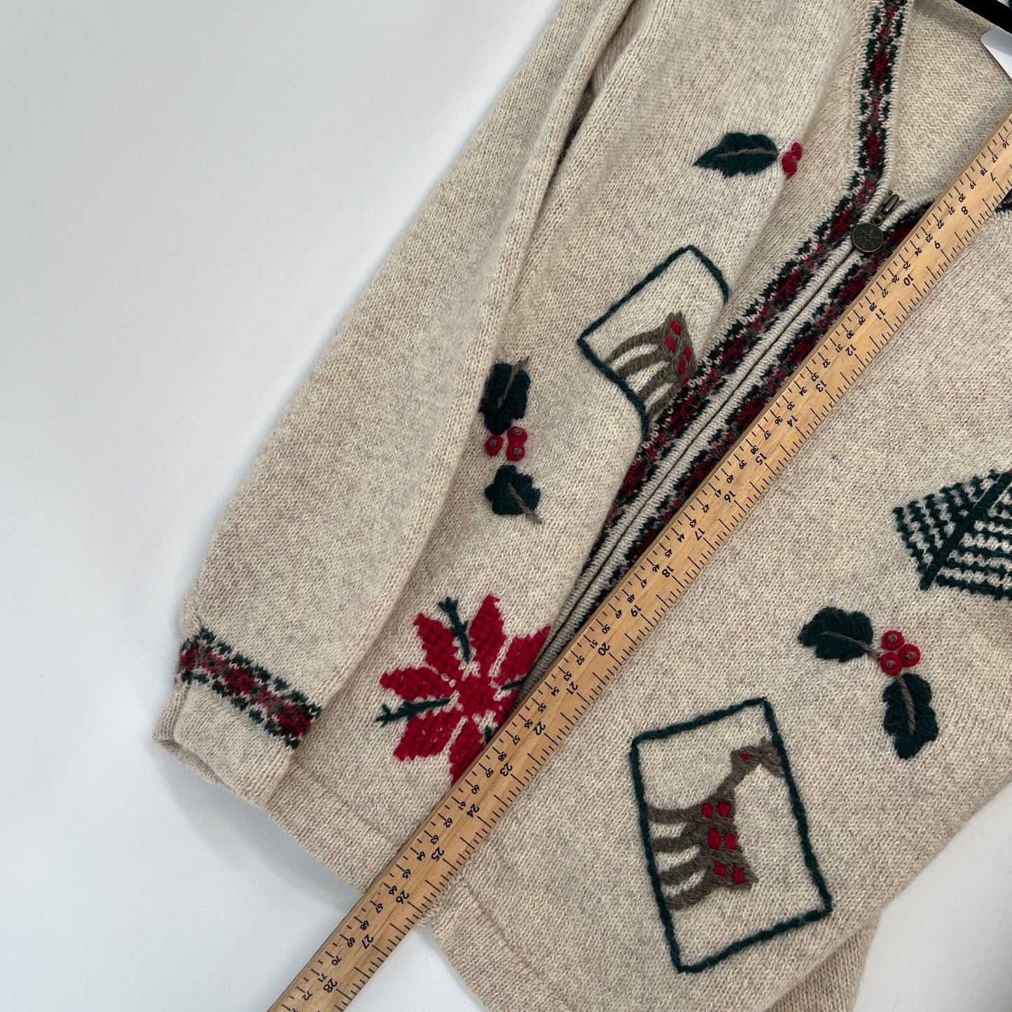 SOLD. Vintage Northern Reflection Wool Christmas Cardigan L