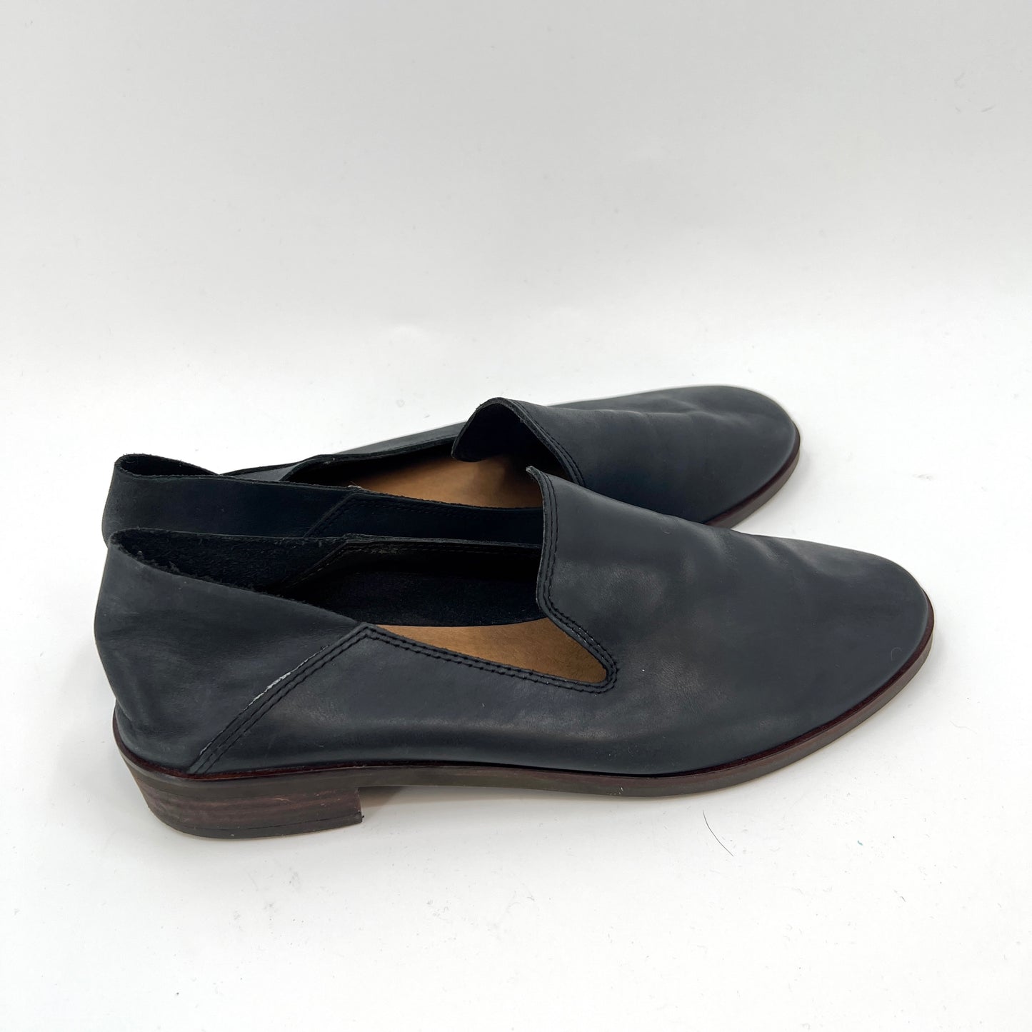 SOLD. Lucky Brand Leather Flats 7US