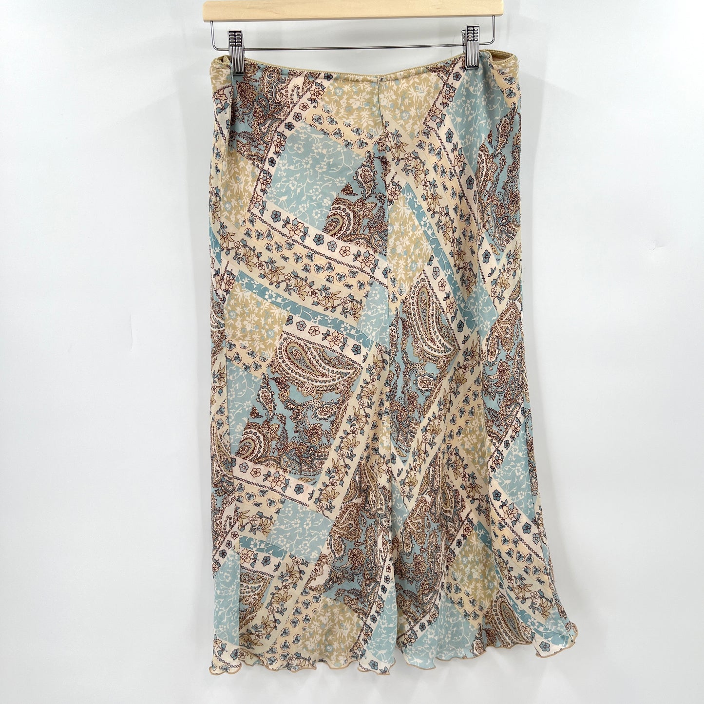 SOLD. Y2K Paisley Patch Like Skirt M/L