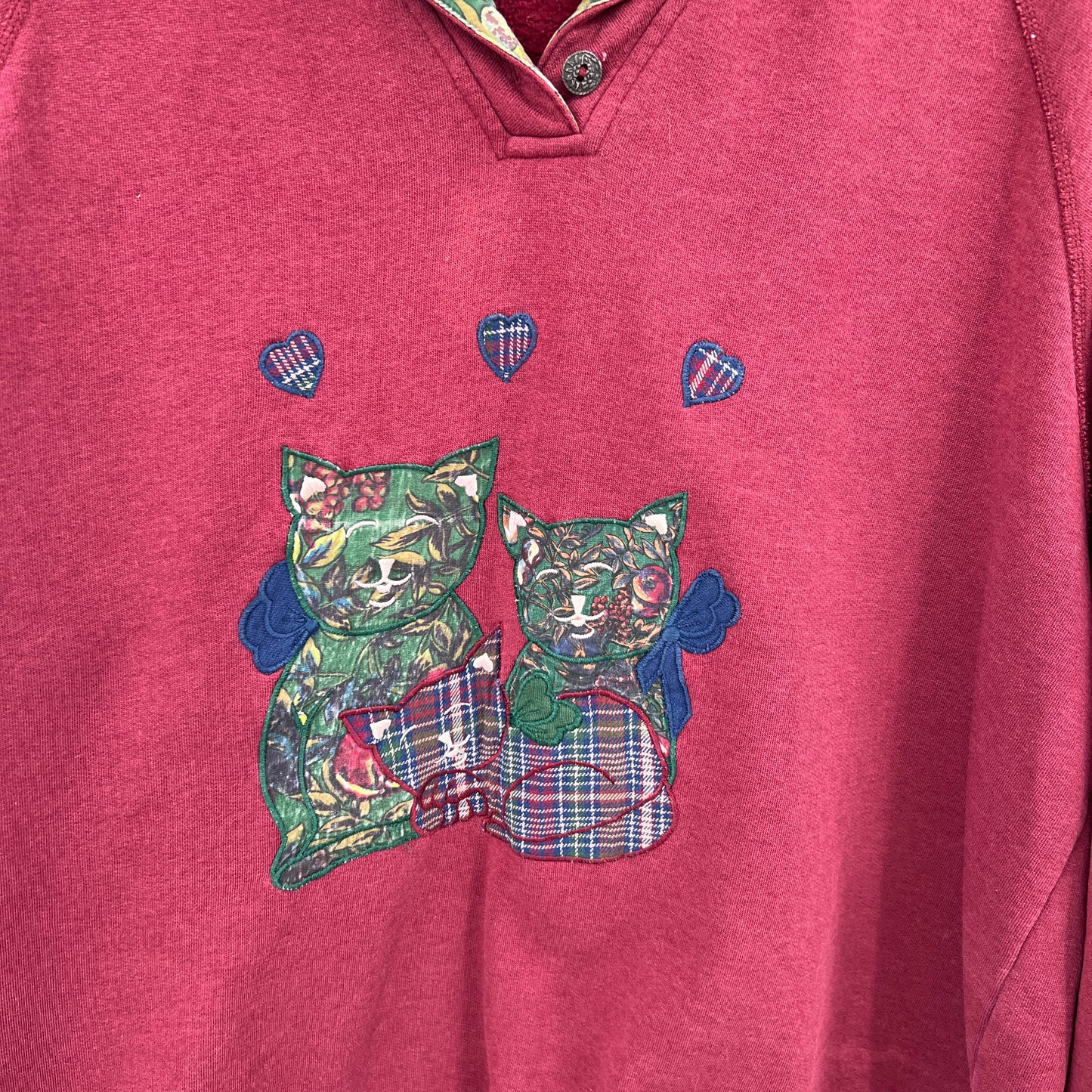 SOLD. Vintage Lady Footlocker Cats Applique Pullover L